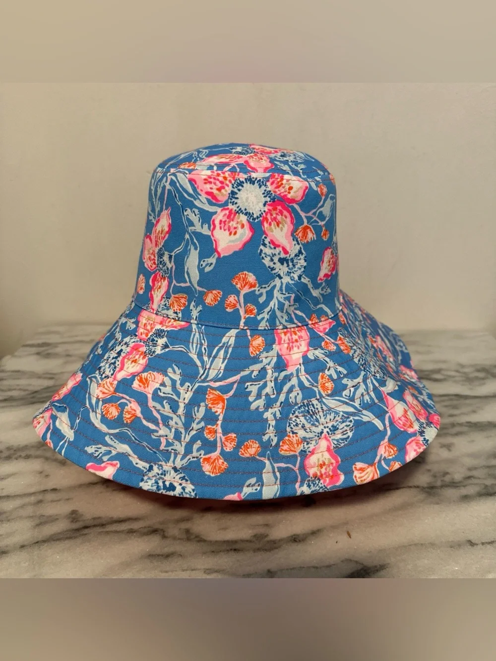 Lilly Pulitzer UPF 50+ Reversible Sun Hat in the Bahamian Rhapsody Excellent